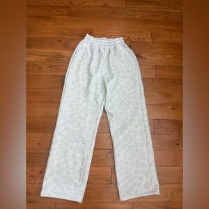 Comfrt Snow Leopard Straight Leg Sweatpants